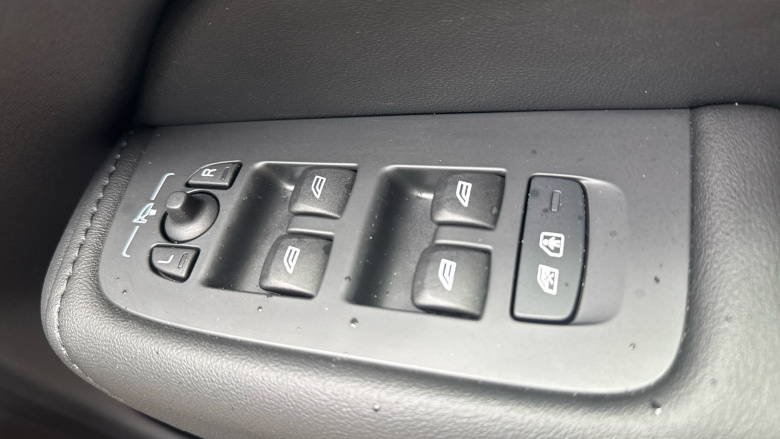 Volvo Xc60 2.0 B4P Plus Dark 5dr Geartronic Petrol Estate
